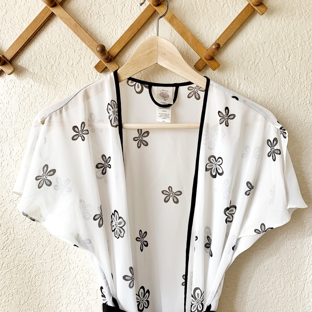 In Bloom Robe - Picture 3 of 8